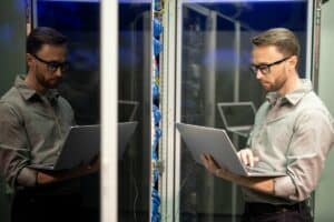 field services worker in tech